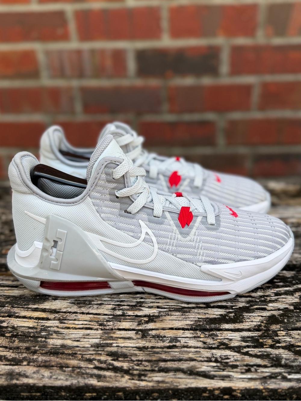 Nike LeBron Witness 6 Pure Platinum LeBron James 2022 Sz 7 Basketball Shoes X1